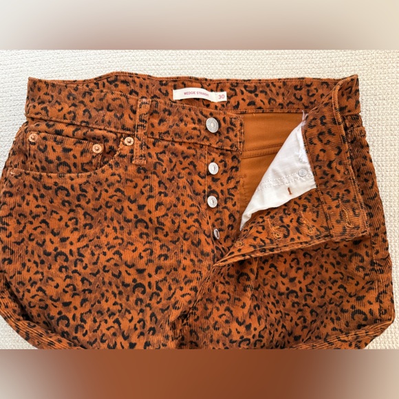 LEVI'S Wedgie Hi-Rise Corduroy Stretch Straight Jeans Leopard Animal Print sz 30 - Picture 4 of 10